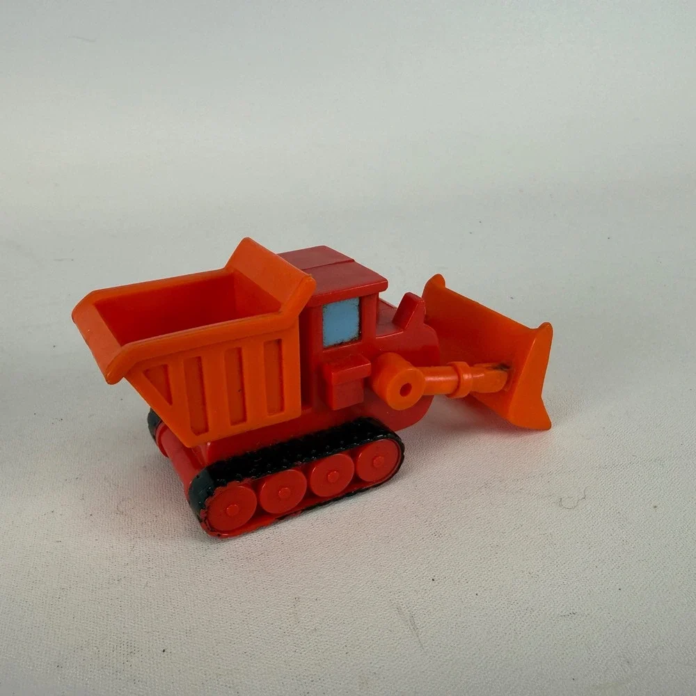 2001 Bob the Builder Muck Toy Vehicle Hasbro HIT Entertainment Red Orange